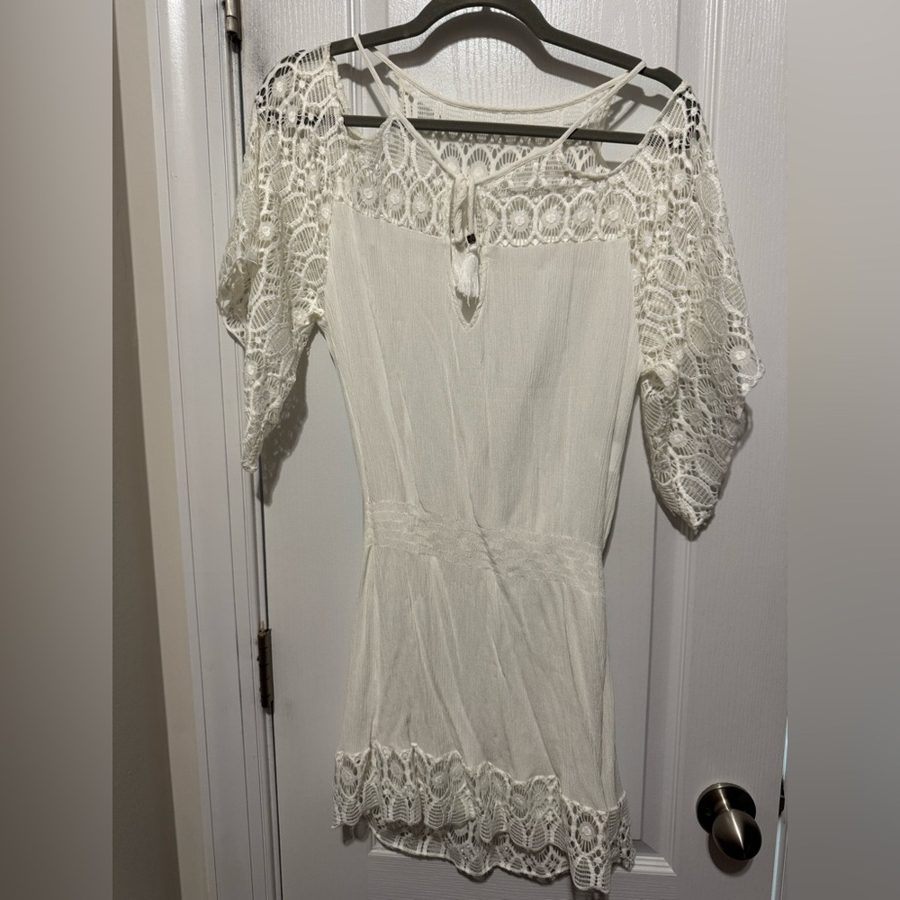 Elegant White Lace Women's Cover-up